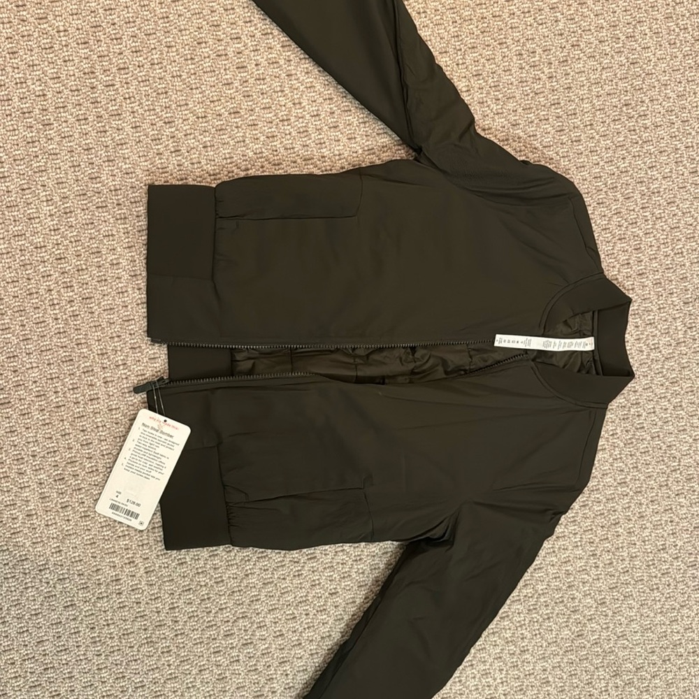 New with tags! Lulu Lemon women’s Non-stop bomber. Army green.